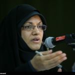 زهره الهیان: چرا یک کشاورز حقوق بخور و نمیر داشته باشد و برخی مدیران حقوق نجومی بگیرند