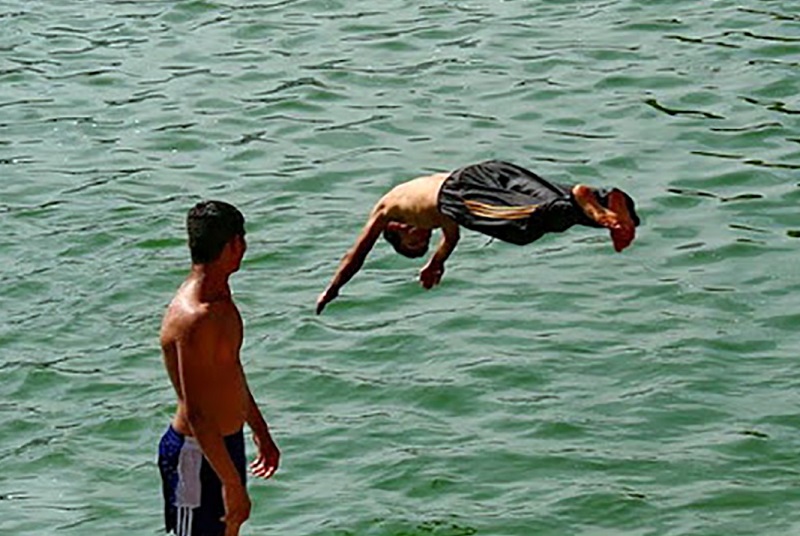 دریاچه کیو استخر شنای عمومی یا خصوصی نیست