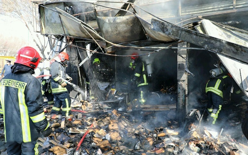 کوچه برلن تهران دچار آتش‌سوزی شد + عکس