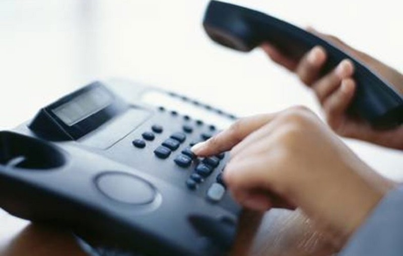 سهل‌انگاری شهرداری خرم‌آباد موجب قطع ارتباط ۲۵۰۰ مشترک تلفن ثابت شد